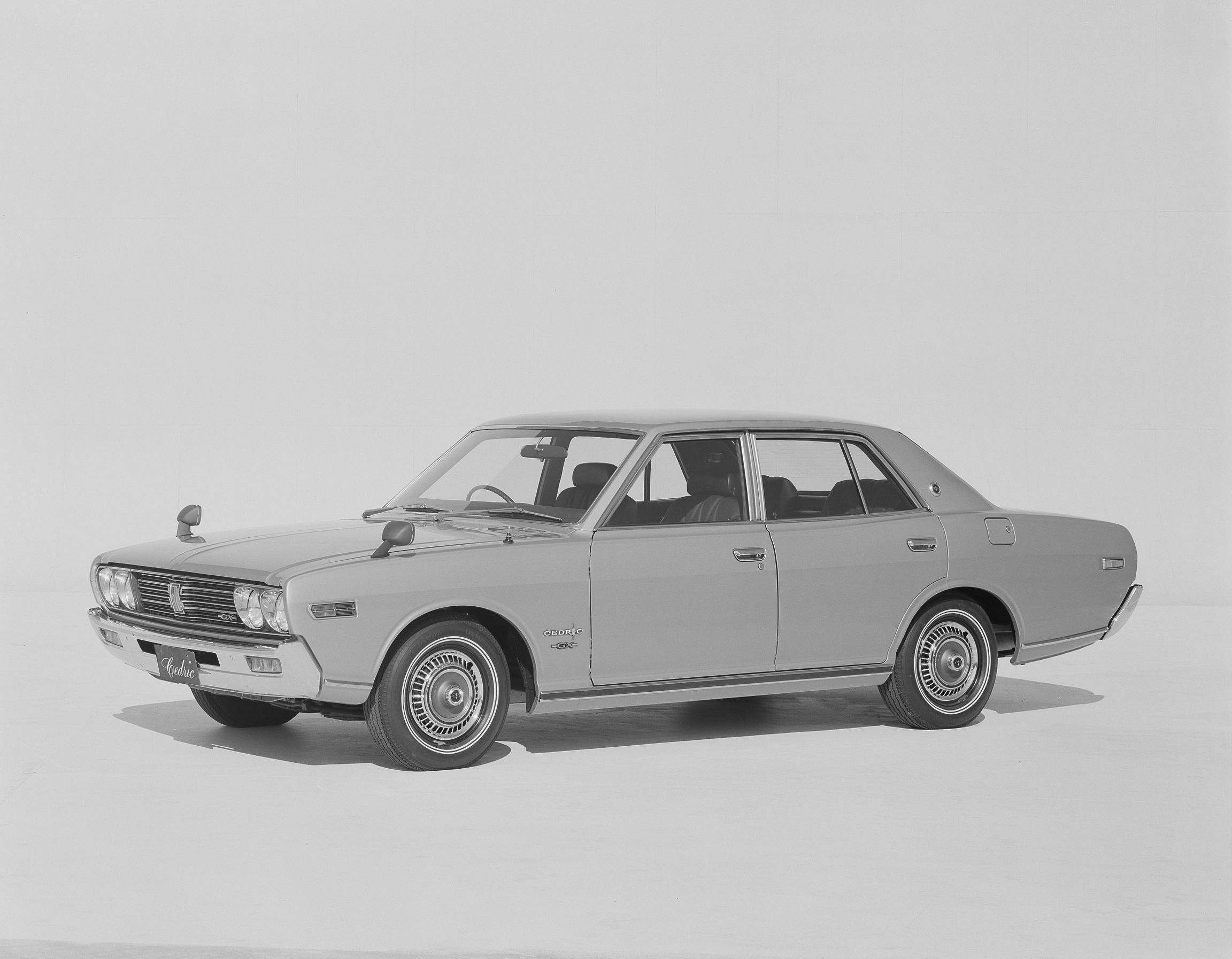 日產(chǎn)汽車公司向中國(guó)出口公爵(CEDRIC)轎車